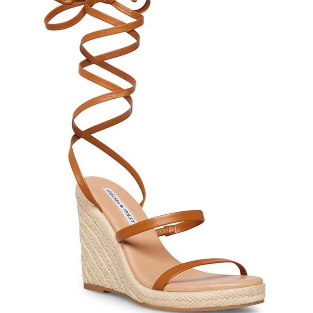 Chelsea and violet wedge
GREAT DEALS CHECK OUT MY CLOSET